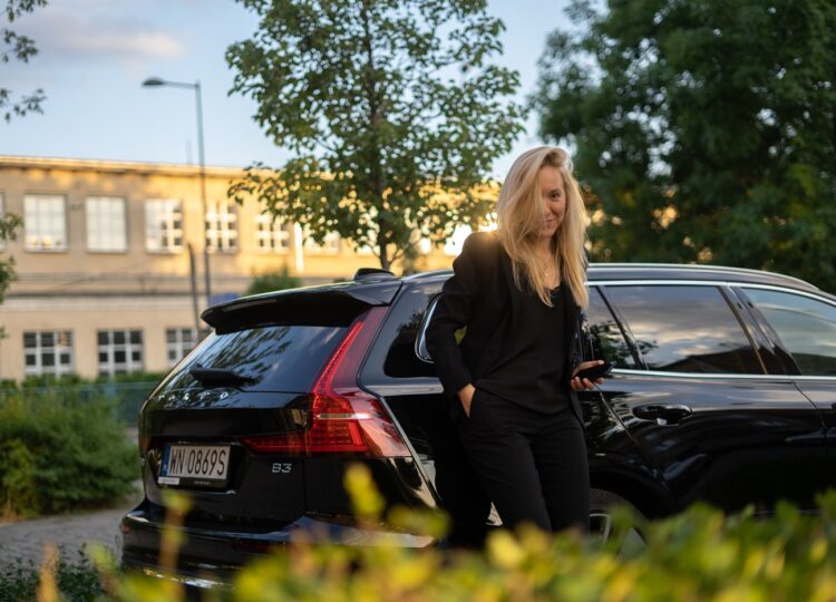 Volvo V60 – „mała czarna”? Dlaczego?